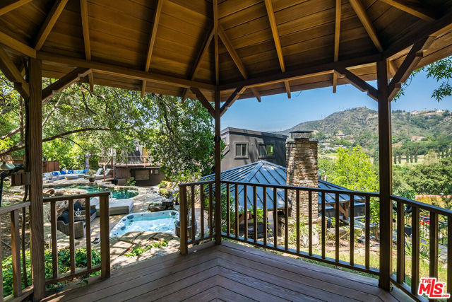 3000 Cornwall Drive, Glendale CA: https://media.crmls.org/mediaz/66ef8fb3-e723-4ab5-9131-6771f92141bb.jpg