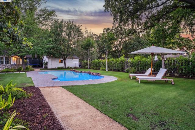 55 Cora Ct, Walnut Creek CA: https://media.crmls.org/mediaz/66ef98e8-0b39-48dd-bd82-820e536a867f.jpg