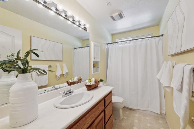 3582 Ridgecrest Way, Livermore CA: https://media.crmls.org/mediaz/66f0168e-735f-4969-b435-bb5abf4d6eb0.jpg