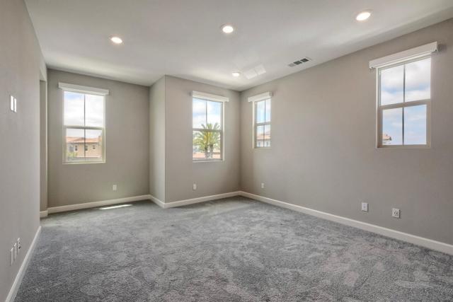 1097 Delpy View Point, Vista CA: https://media.crmls.org/mediaz/66f0c77f-ab97-4cd2-beb5-145661f3ed0b.jpg