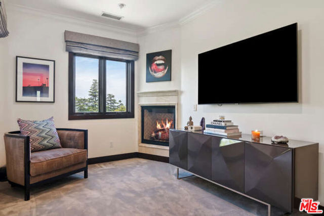 14318 Valley Vista Boulevard, Sherman Oaks CA: https://media.crmls.org/mediaz/66f1114d-4feb-4a3c-a28c-30f5fd692346.jpg