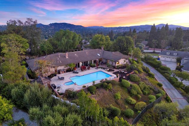 17505 Corte Lomas Verde, Poway CA: https://media.crmls.org/mediaz/66f15ace-467f-4650-b987-f7c7d1466d85.jpg