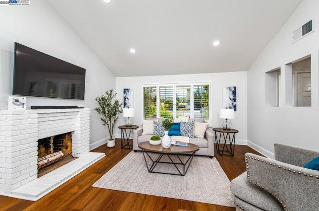 260 Mara Pl, San Ramon CA: https://media.crmls.org/mediaz/66f2abe6-a2f5-4c40-a0f8-07af0f4521e3.jpg