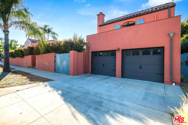 100 N Arden Boulevard, Los Angeles CA: https://media.crmls.org/mediaz/66f2c98b-37a7-4608-9eb9-e02f5a4d8f97.jpg
