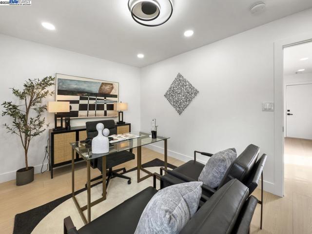 450 Lancaster Way, Redwood City CA: https://media.crmls.org/mediaz/66f32edb-d35c-4a24-8b3a-88932d5086cb.jpg