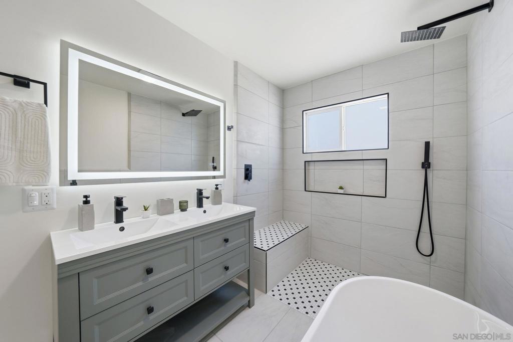 MLS #250045040SD image #29