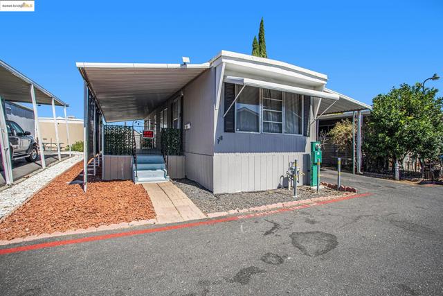 3301 Buchanan RD, Antioch CA: https://media.crmls.org/mediaz/66f376d0-5e50-4106-8b5a-2531cb70c331.jpg