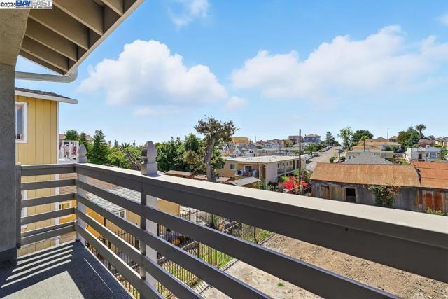 1739 E 22Nd St, Oakland CA: https://media.crmls.org/mediaz/66f3c236-712b-4d93-bc2e-ad6201a40491.jpg