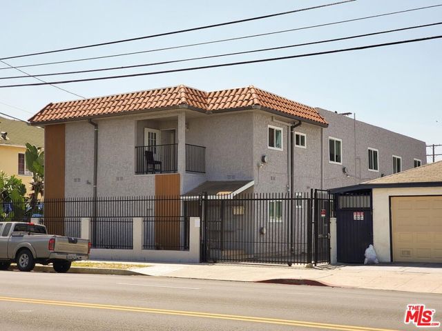 2422 Venice Boulevard, Los Angeles CA: https://media.crmls.org/mediaz/66f3e538-15ed-482f-925c-dc881dfb9ab2.jpg