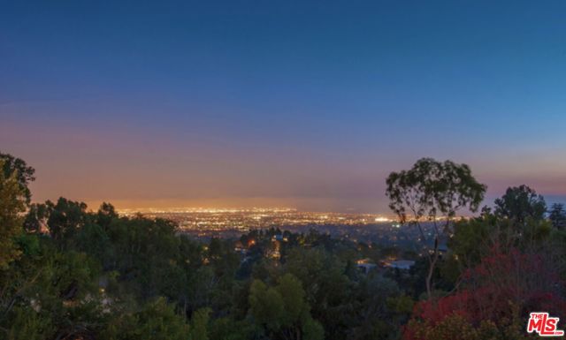 1470 N Tigertail Road, Los Angeles CA: https://media.crmls.org/mediaz/66f423e4-7b34-4a1e-823c-27e22370ae13.jpg
