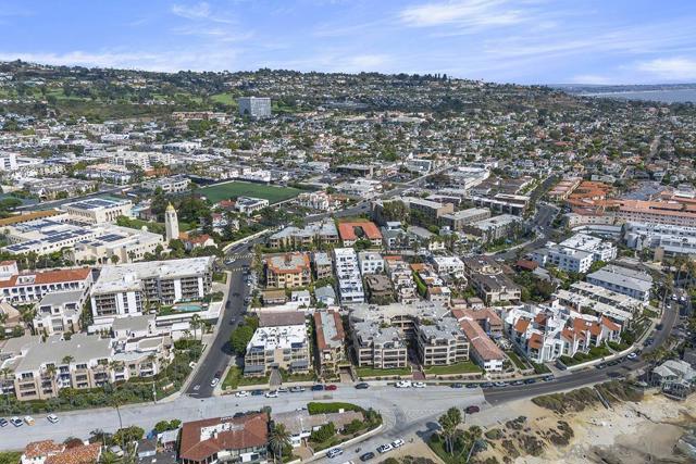 356 Prospect Street, La Jolla CA: https://media.crmls.org/mediaz/66f43ffd-8622-4ecf-9559-2d69084315ce.jpg