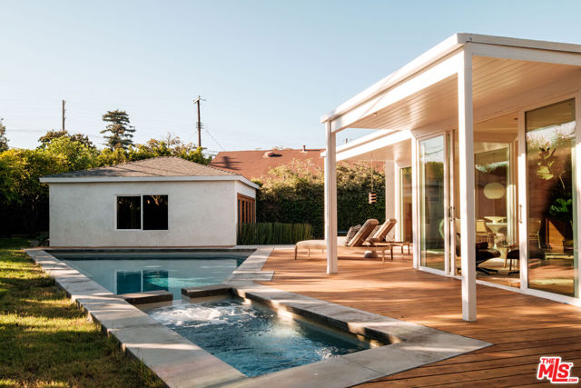 3625 Berryman Avenue, Los Angeles CA: https://media.crmls.org/mediaz/66f44e76-bbf1-442f-b5af-004be080222a.jpg