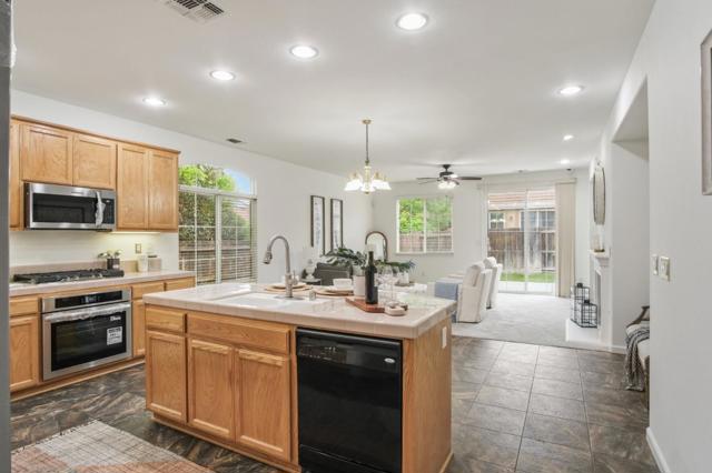 2114 Diego Court, Tracy CA: https://media.crmls.org/mediaz/66f461dd-bfb5-41c0-90bc-647951727902.jpg
