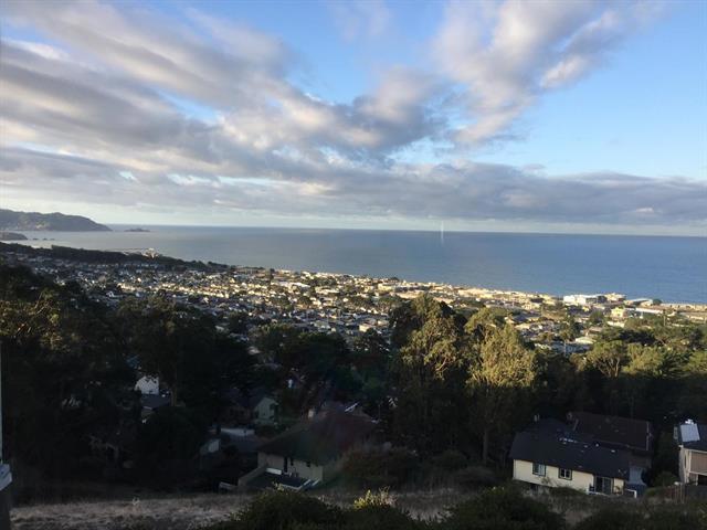262 Beachview Avenue, Pacifica CA: https://media.crmls.org/mediaz/66f48f4f-ceaf-4469-bb0b-e4e7953c840c.jpg