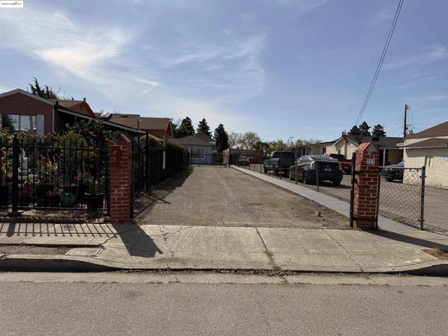 257 Smalley Ave, Hayward CA: https://media.crmls.org/mediaz/66f4ac04-995f-4e0a-842f-1e19619e5d3d.jpg