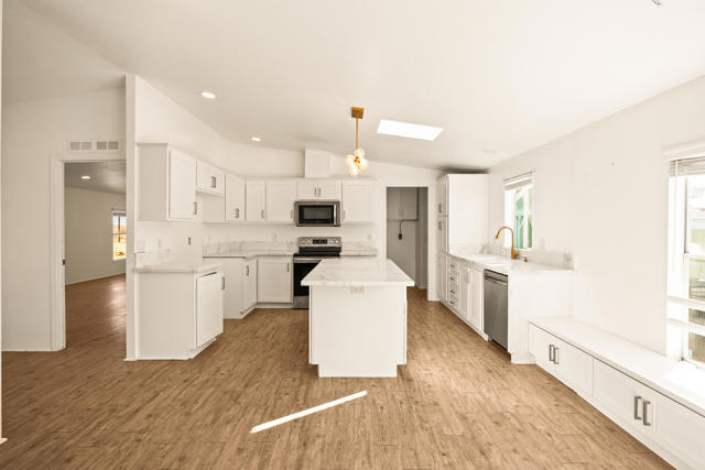 62851 Aberdeen Drive, Joshua Tree CA: https://media.crmls.org/mediaz/66f4c7cd-34bf-4dc8-8dbf-6b0275f74d3e.jpg