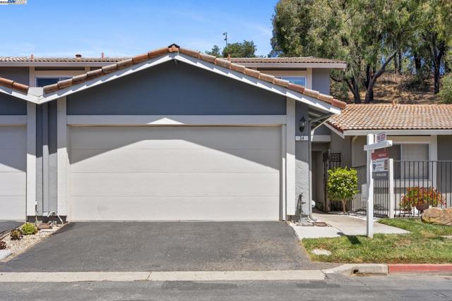 34 Chimney Rock, Oakland CA: https://media.crmls.org/mediaz/66f5a5dc-b9a5-46a1-a87c-b4684995511f.jpg