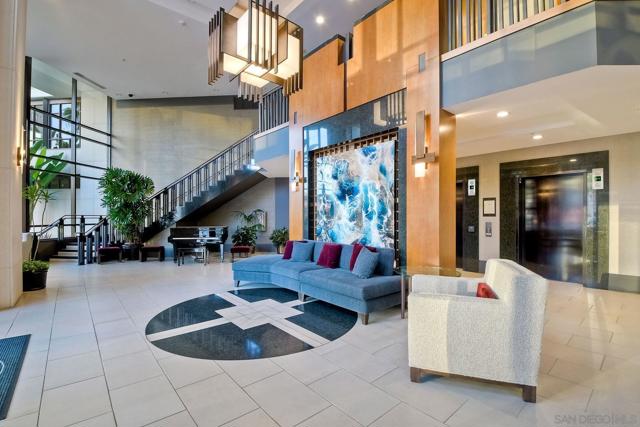 700 W Harbor Dr, San Diego CA: https://media.crmls.org/mediaz/66f5d01b-06b2-472d-ad55-70df51cf0e14.jpg