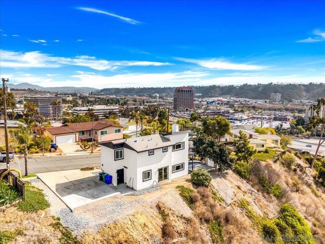 1418 Minden Dr, San Diego CA: https://media.crmls.org/mediaz/66f61f53-cdd8-4f23-bd4f-26dd4aaf054d.jpg