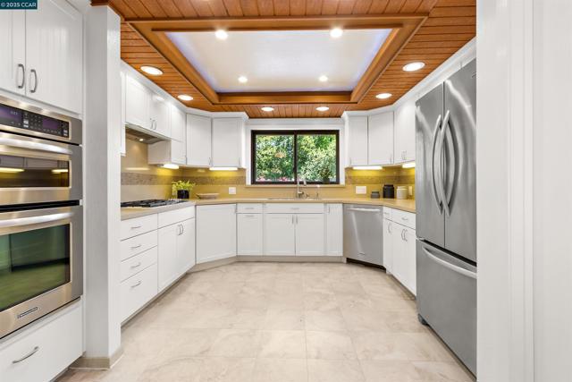 220 Devonshire Ct, Pleasant Hill CA: https://media.crmls.org/mediaz/66f6df74-be65-45d8-9529-f6e0f6be910e.jpg