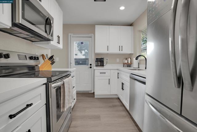 235 Pebblecreek Ct, Martinez CA: https://media.crmls.org/mediaz/66f73b64-da36-44ab-8664-fc570ac22635.jpg