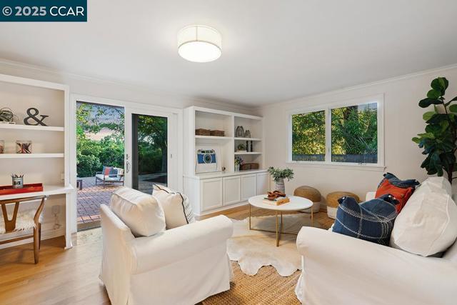 3159 Lucas Dr, Lafayette CA: https://media.crmls.org/mediaz/66f80406-9558-4720-830d-4382876a603f.jpg