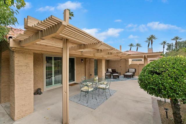 44509 Sorrento Court, Palm Desert CA: https://media.crmls.org/mediaz/66f84eae-d37e-415c-bc00-26ec484fc01d.jpg