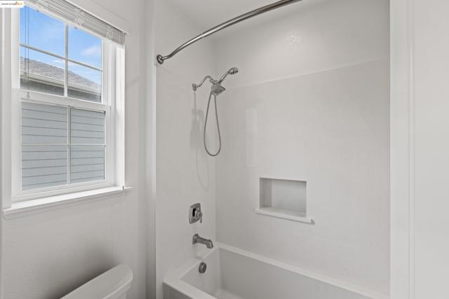 2810 Telegraph Blvd, Marina CA: https://media.crmls.org/mediaz/66f8e11d-f44c-4628-bbaf-ff155048105c.jpg