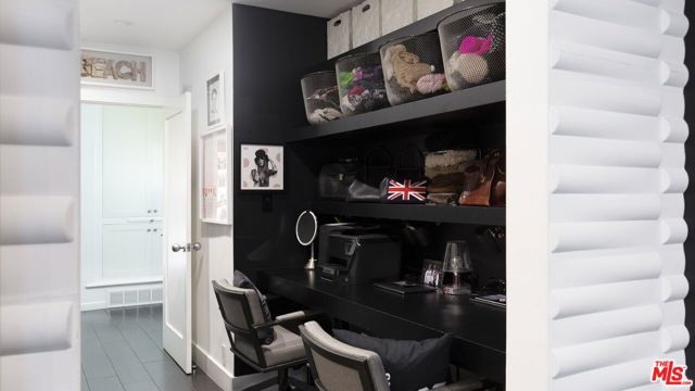 1259 S Bedford Drive, Los Angeles CA: https://media.crmls.org/mediaz/66f90e9d-040f-4dd5-8eab-157702c7754b.jpg