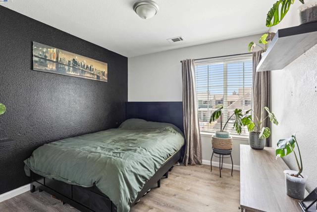 2084 Springbrook Ct, Oakley CA: https://media.crmls.org/mediaz/66f93d04-ff43-4f7f-b319-d801a2f88fb8.jpg