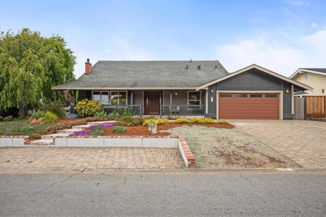 1 Le Havre Place, Half Moon Bay CA: https://media.crmls.org/mediaz/66f94228-4f79-4f8a-bc85-c101d5e6df44.jpg