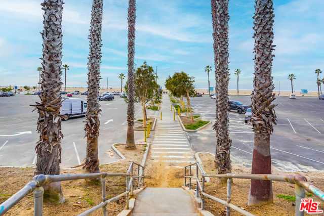 118 Strand Street, Santa Monica CA: https://media.crmls.org/mediaz/66f9b6d1-3254-44c0-905b-a83273ae0184.jpg