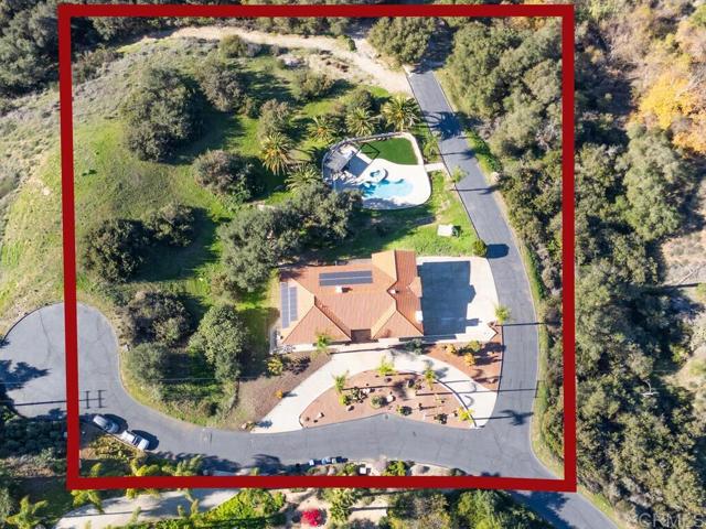 2230 Calle Dos Lomas, Fallbrook CA: https://media.crmls.org/mediaz/66f9e857-195f-4a85-b922-e5060ac5cf37.jpg