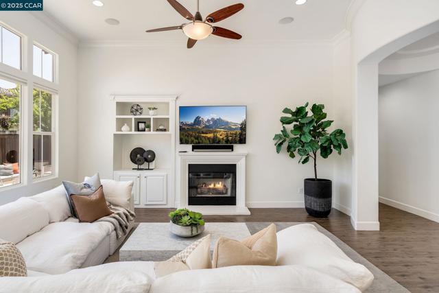 3467 Cashmere Street, Danville CA: https://media.crmls.org/mediaz/66fa61b8-5d0d-4fb8-a661-536c2930cadf.jpg