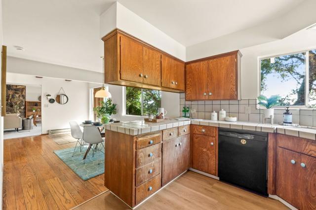 26025 Highland Way, Los Gatos CA: https://media.crmls.org/mediaz/66fae7d7-015f-42a3-b8d2-0f2c0b5216b1.jpg