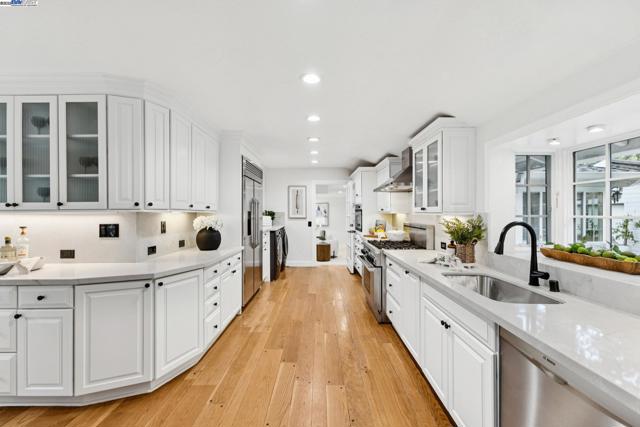 55 Cora Ct, Walnut Creek CA: https://media.crmls.org/mediaz/66fafdd1-eb42-4d52-8d9f-7f1f2edaec2d.jpg