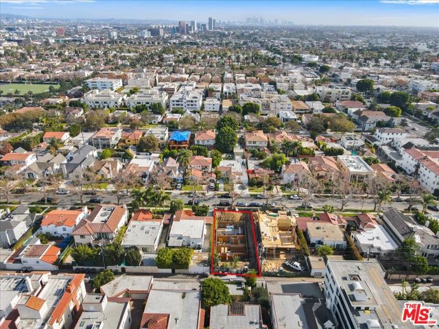 341 S Canon Drive, Beverly Hills CA: https://media.crmls.org/mediaz/66fb28bf-602d-4883-8754-7b0ee8835e32.jpg