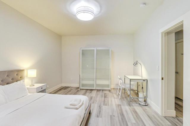 811 Oak Street, San Francisco CA: https://media.crmls.org/mediaz/66fb30c2-6879-4f1f-93e4-8b35c7cf07aa.jpg