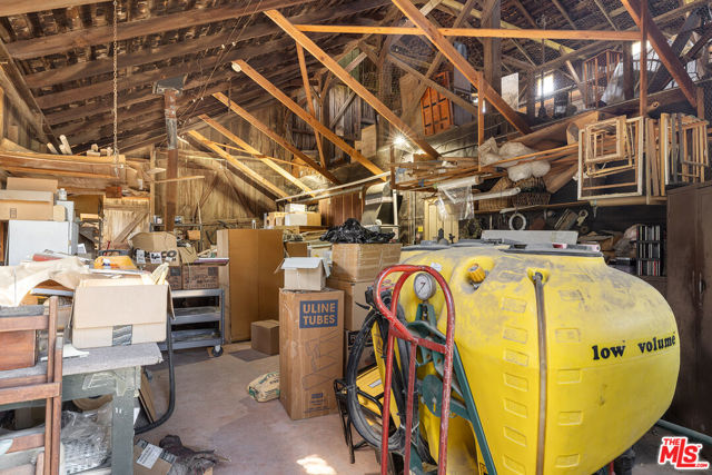 13721 W Telegraph Road, Santa Paula CA: https://media.crmls.org/mediaz/66fb312c-523c-411b-9d36-f0e4a3084716.jpg