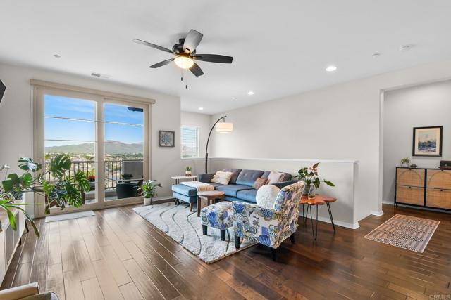 Detail Gallery Image 3 of 37 For 2233 Capistrano Way #18,  Chula Vista,  CA 91915 - 4 Beds | 3 Baths