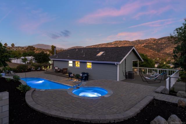 9844 Lorraine Ridge Trail, El Cajon CA: https://media.crmls.org/mediaz/66fb3968-d7d6-43dc-ad13-40577cd7fb17.jpg