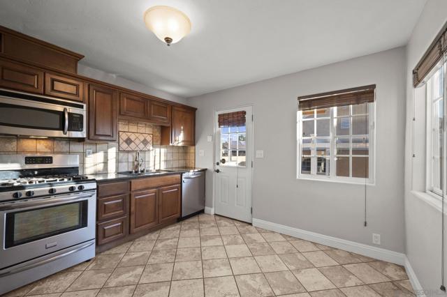 795 W Washington Ave, El Cajon CA: https://media.crmls.org/mediaz/66fb7499-6b3b-4706-834d-63d7f2e344c2.jpg