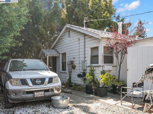 19979 Wisteria St, Castro Valley CA: https://media.crmls.org/mediaz/66fc9d33-88bd-4919-8032-e3f8cf48d589.jpg