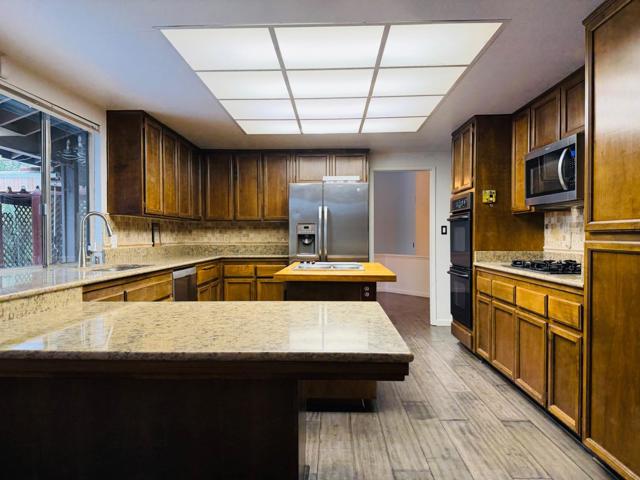 1100 Terra Way, Roseville CA: https://media.crmls.org/mediaz/66fcd5d0-5a42-4b4a-8b84-d6bd84126b8d.jpg