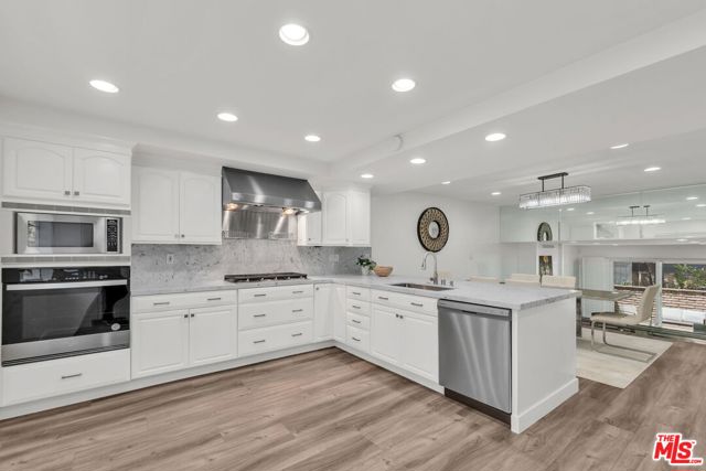 13224 Admiral Avenue, Marina del Rey CA: https://media.crmls.org/mediaz/66fcec12-72ce-4901-be31-fc00da14d016.jpg