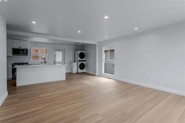 Image 6 of 35 For 158 Baxter St.