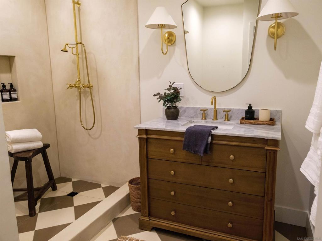 MLS #250033316SD image #17