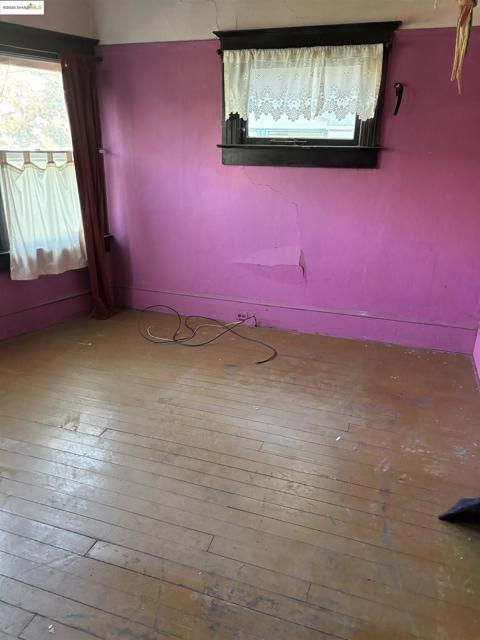 35 Randwick Ave, Oakland CA: https://media.crmls.org/mediaz/66fd3fb6-5883-4840-8d94-38c00d366fac.jpg