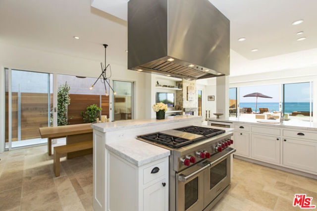 23812 Malibu Road, Malibu CA: https://media.crmls.org/mediaz/66fdae32-000e-46b4-8b2a-1a0e1043cb2f.jpg