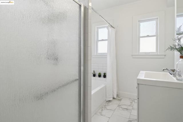 2900 Sheffield Ave, Oakland CA: https://media.crmls.org/mediaz/66fdae8d-7f04-4217-a25b-627eea763ab0.jpg